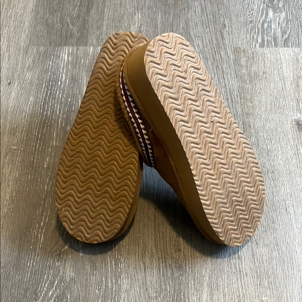 Magellan Brown Shearling Slippers-Barely Worn - Picture 8 of 9